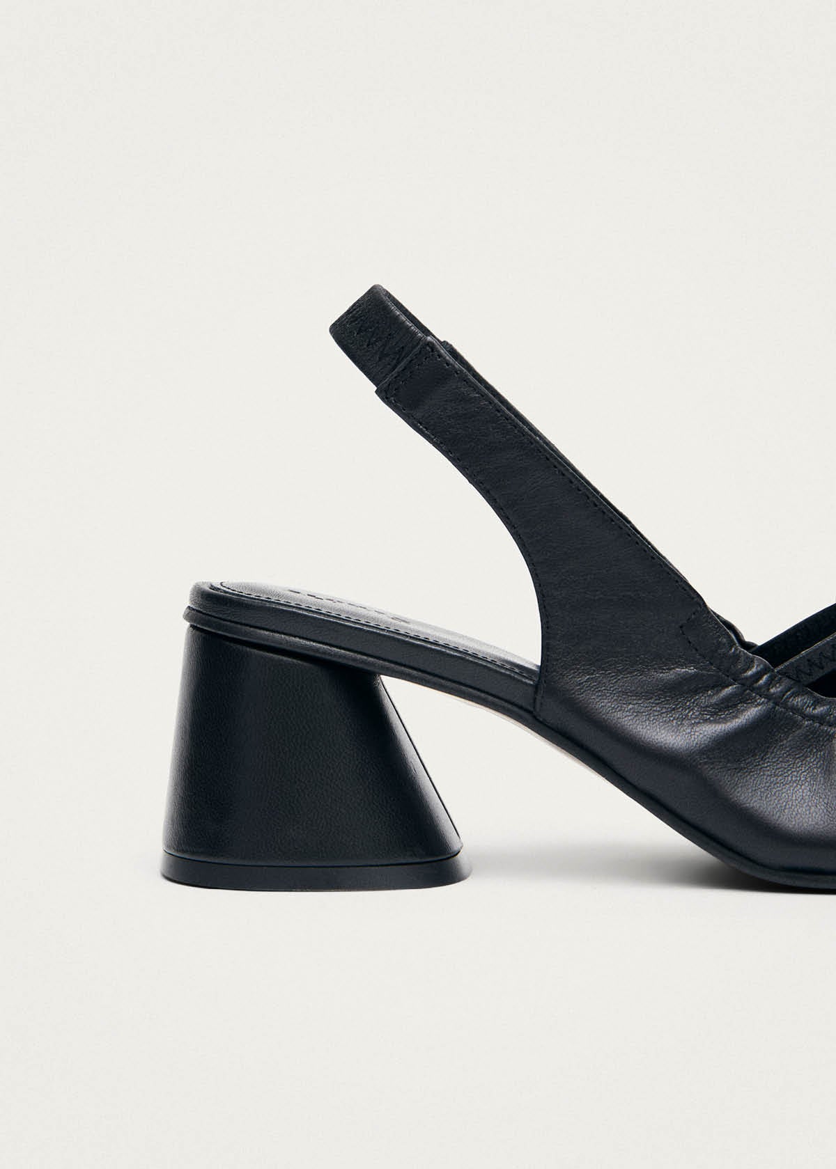 Zapatos de tacón de cuero negro Marly