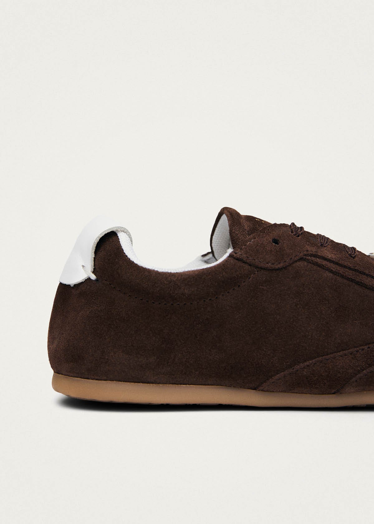 Tb.24 Zapatillas de Cuero Ante Color Marrón Chocolate