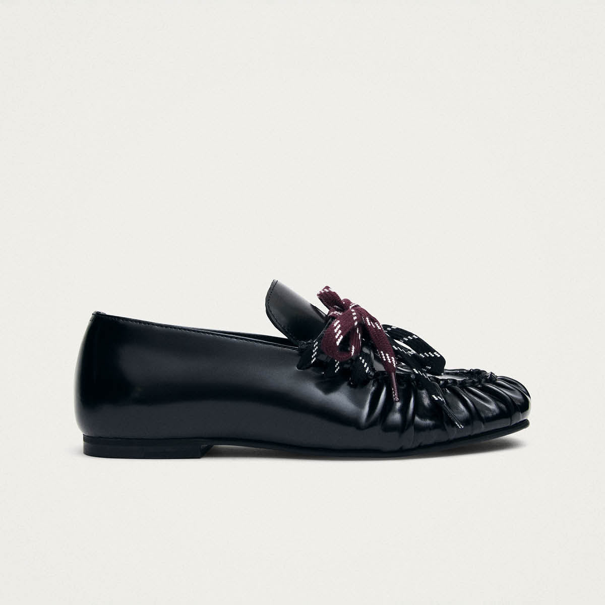Mocassins en cuir noir Aven Lace