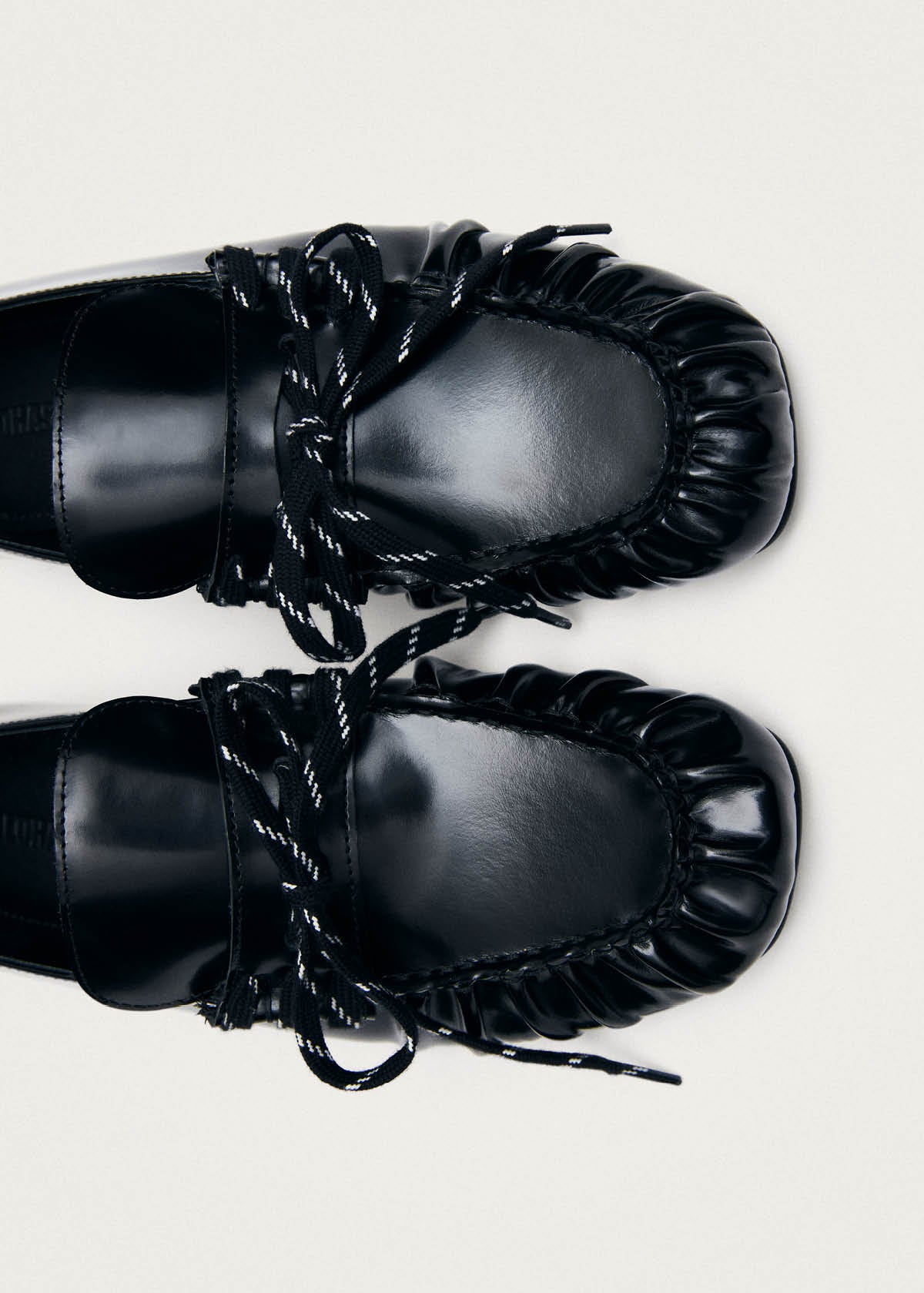 Mocassins en cuir noir Aven Lace