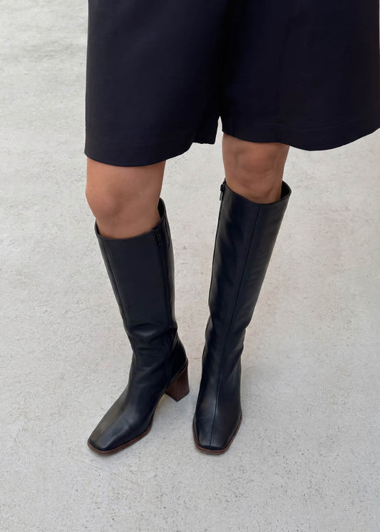 East Bottes en cuir noir-image