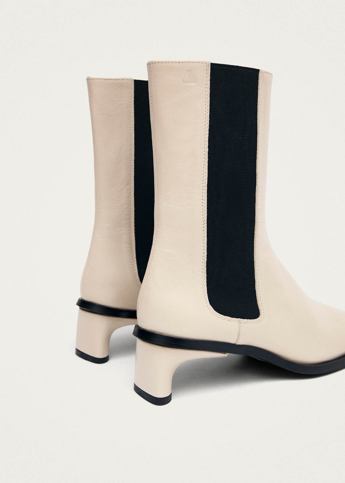 Elowen Rift Botas de Cuero Color Crema