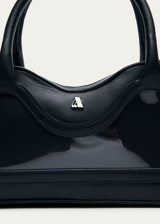Bolso pequeño Hilma de vinilo negro y cuero-image