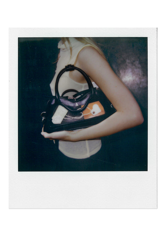 Bolso pequeño Hilma de vinilo negro y cuero-image