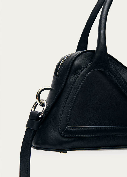 Bolso pequeño Hilma de vinilo negro y cuero-image