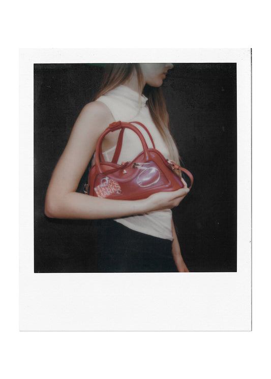 Bolso pequeño Hilma de vinilo rojo con cuero-image