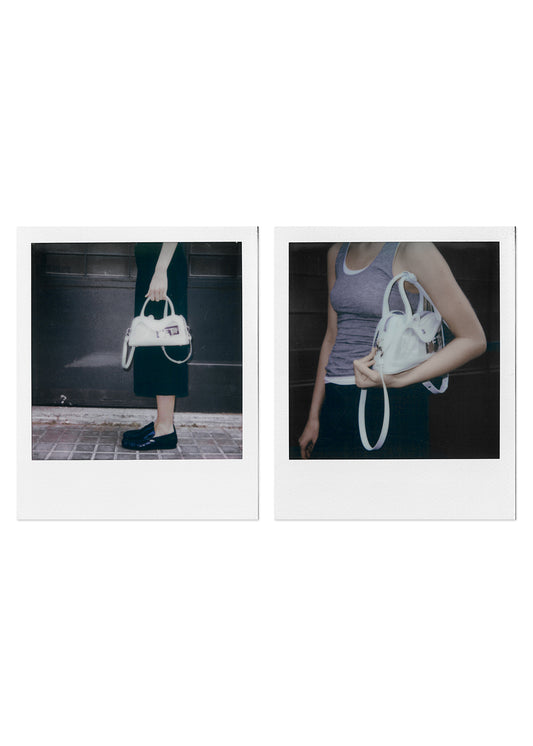 Bolso pequeño Hilma de vinilo blanco y cuero-image