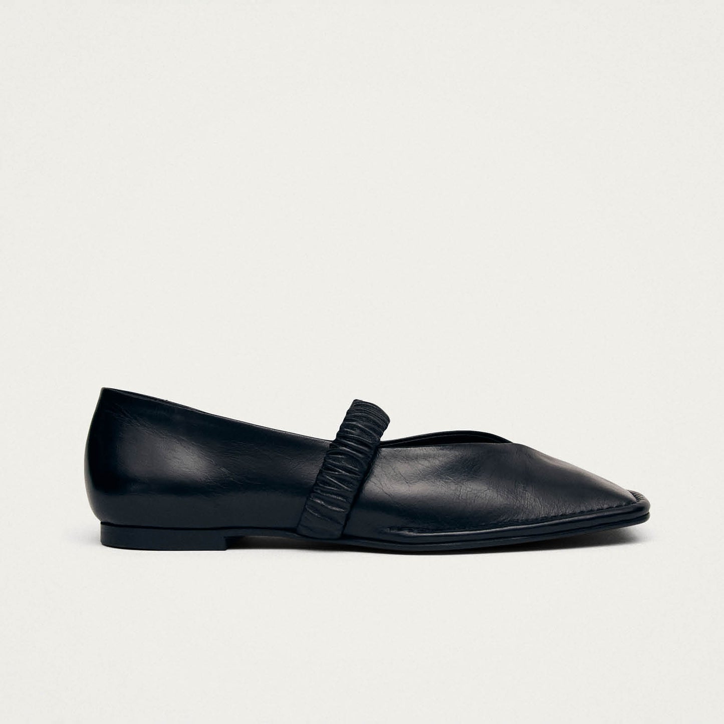 Lautan Schwarze Leder Ballerinas