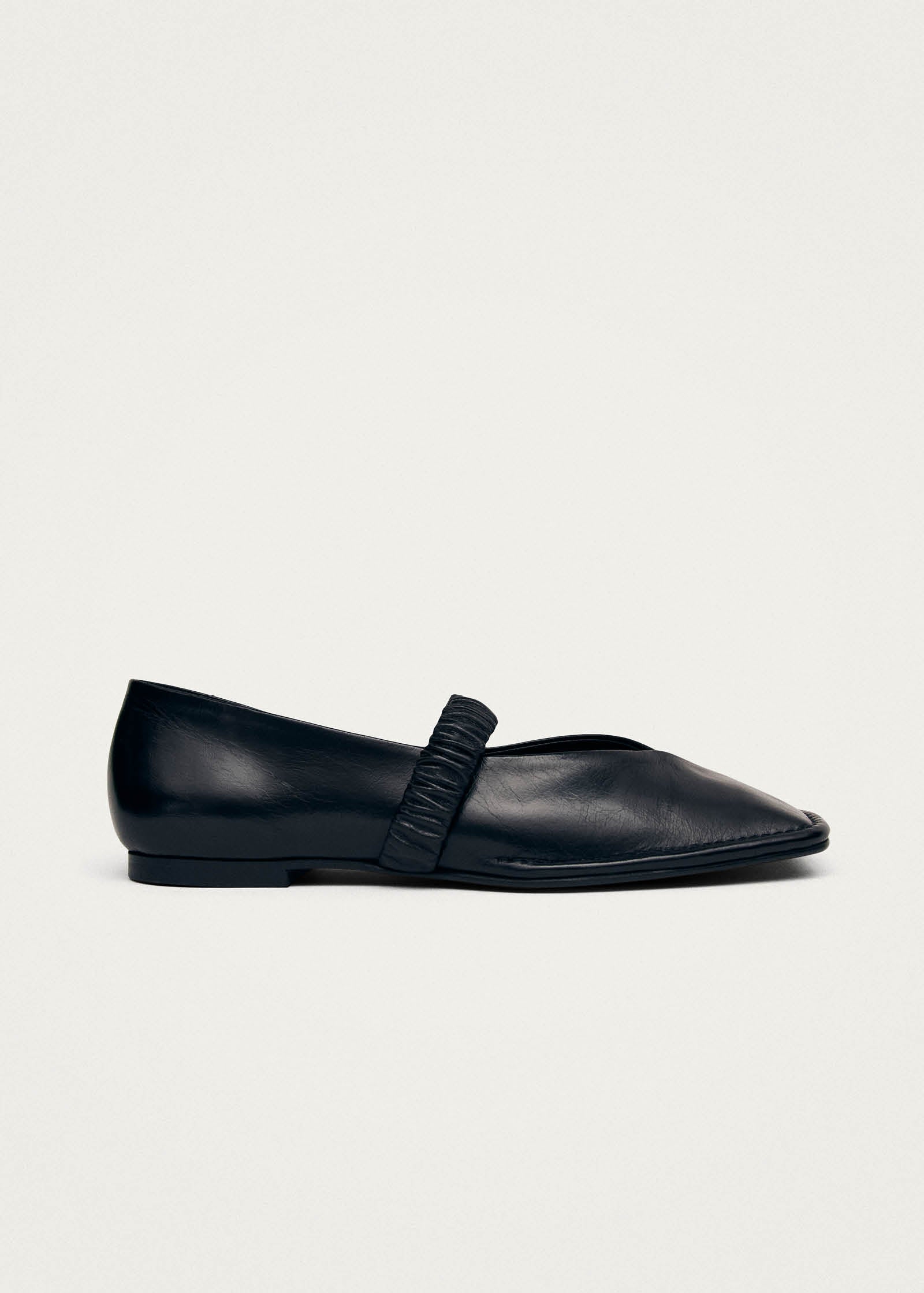 Lautan Schwarze Leder Ballerinas