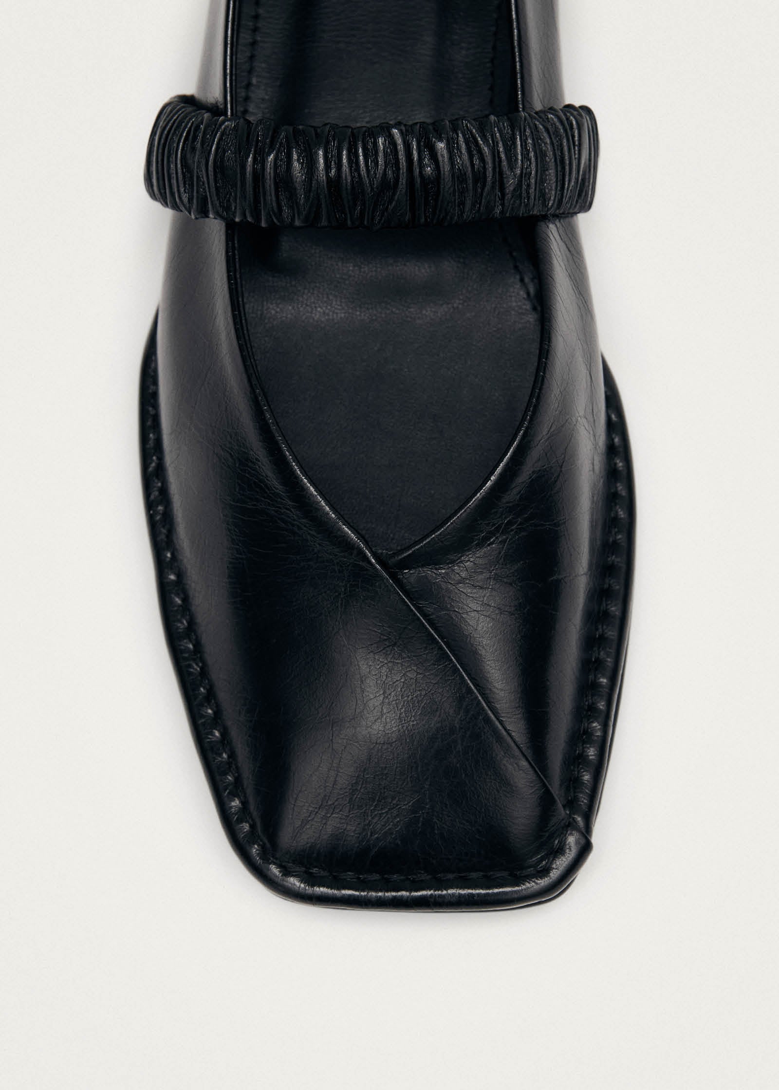 Lautan Schwarze Leder Ballerinas