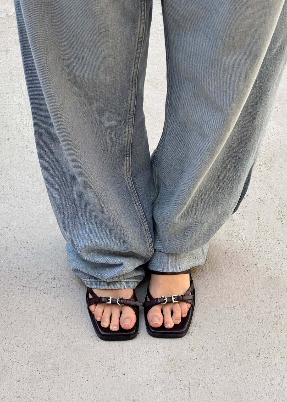 Liko Rift Sandalias de Cuero Color Marrón Oscuro