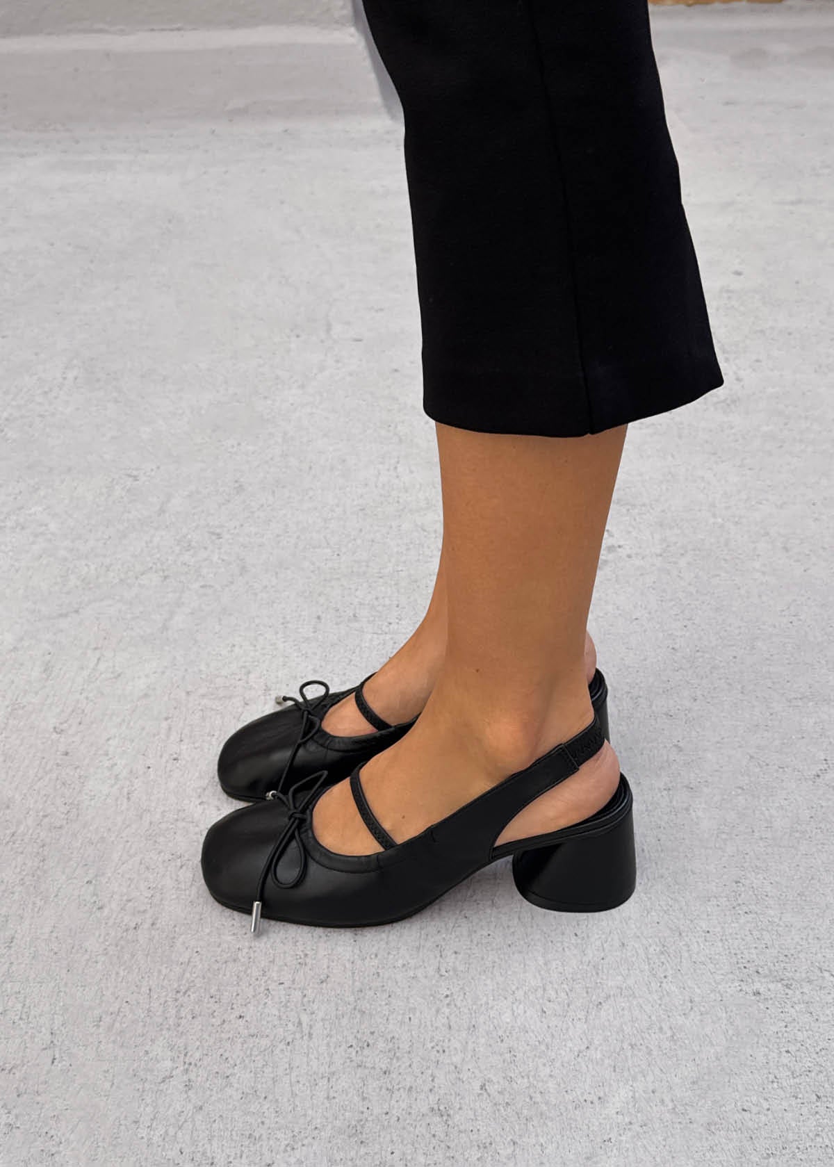 Zapatos de tacón de cuero negro Marly