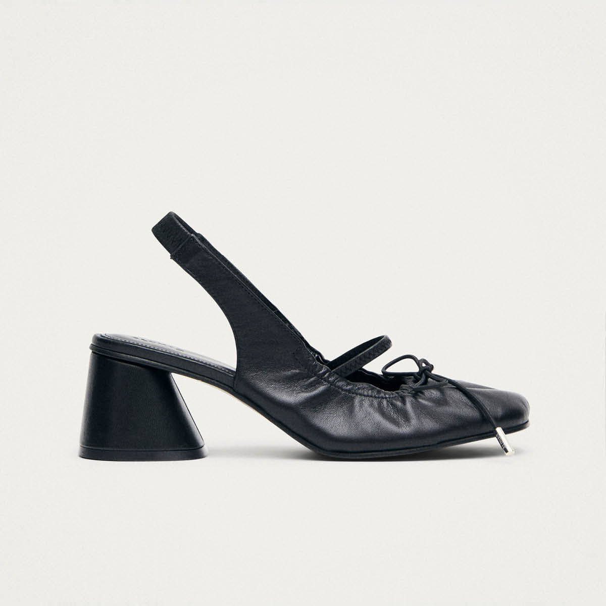 Zapatos de tacón de cuero negro Marly