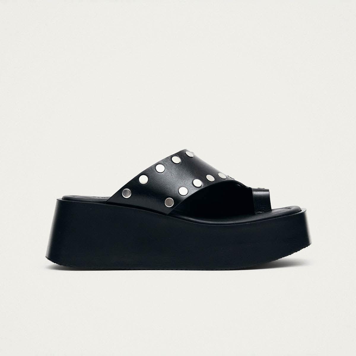 Nova Studs schwarze Leder Sandalen