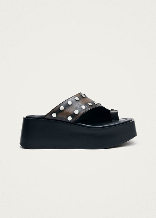 Nova Studs Sandalias de Cuero Marrón con Efecto Vintage-image
