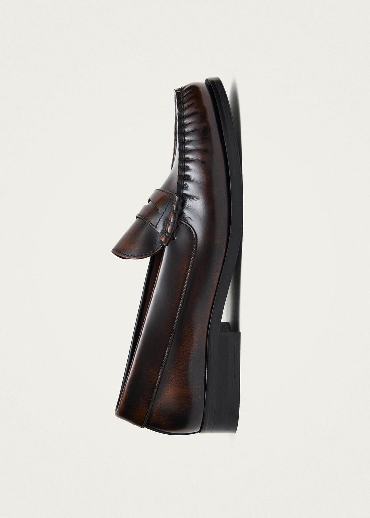Rivet Kaffeebraune Loafer aus Leder mit Vintage-Effekt