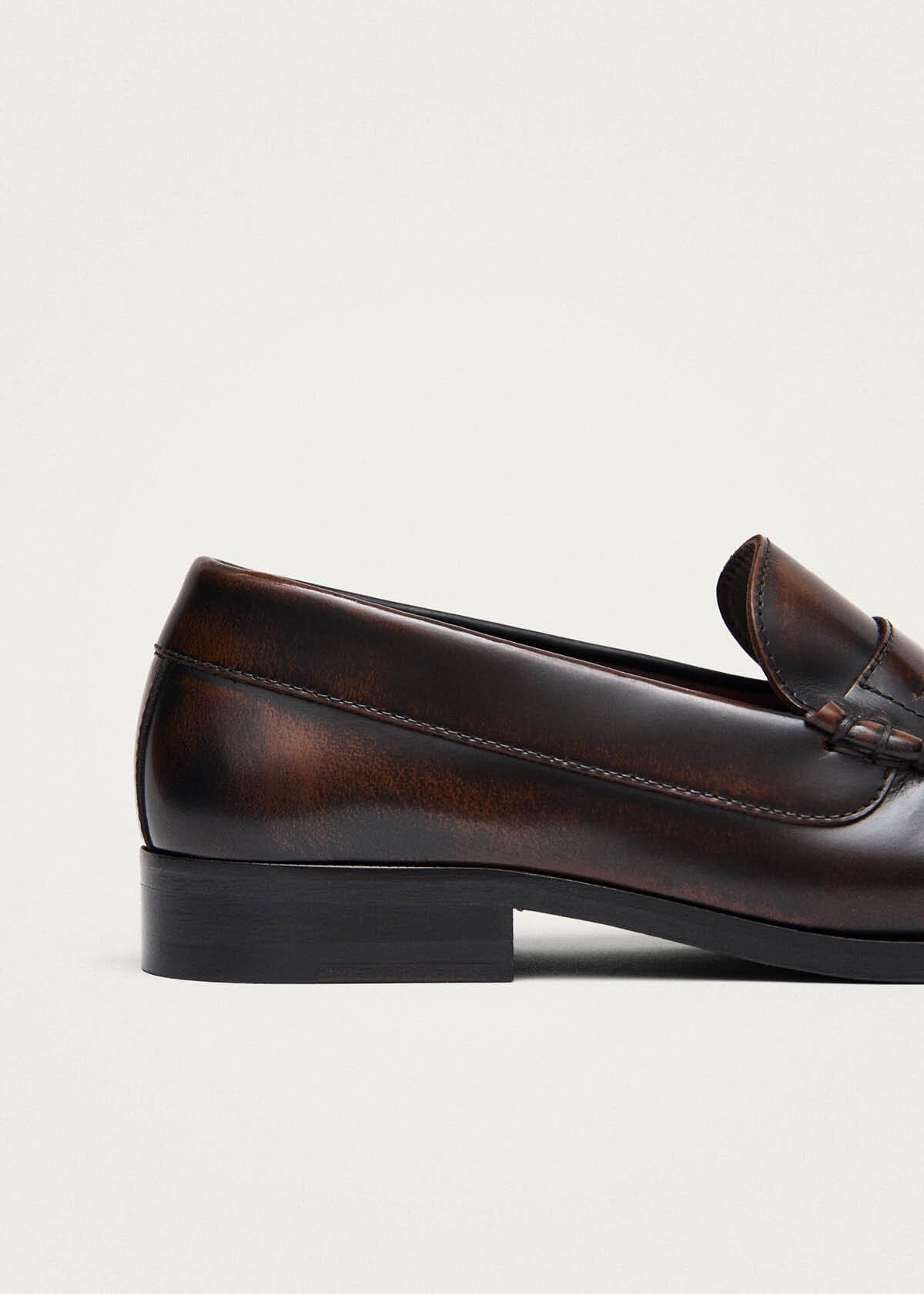 Rivet Kaffeebraune Loafer aus Leder mit Vintage-Effekt