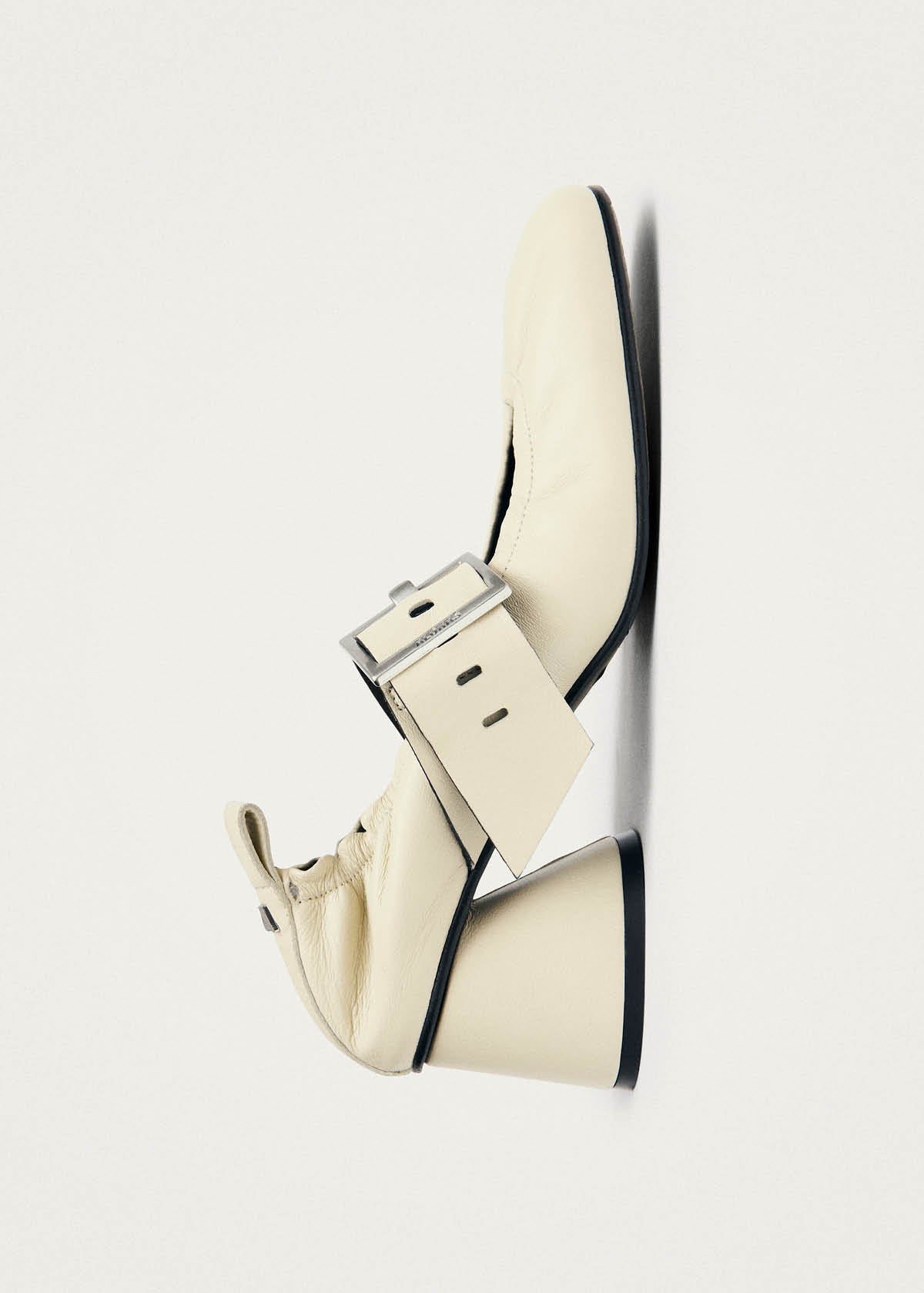 Rowena Tacchi in Pelle Crema