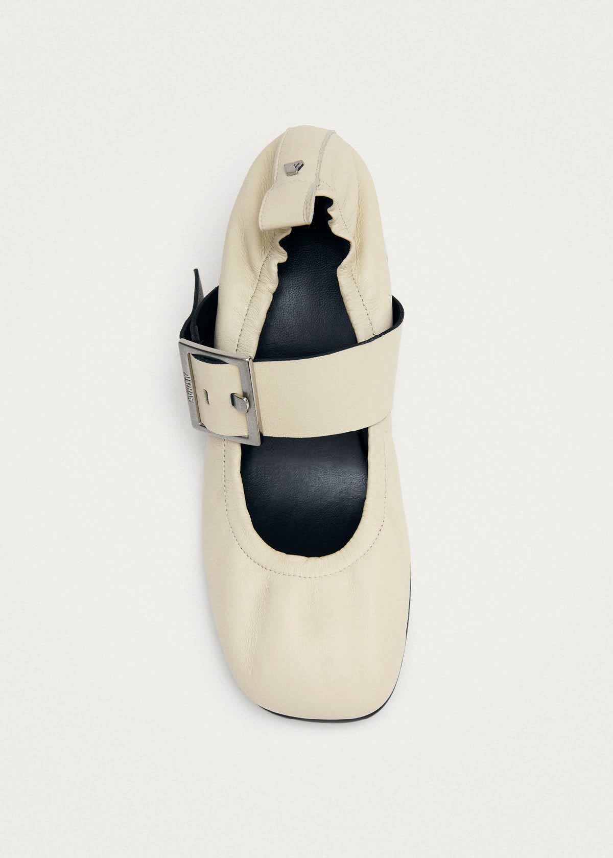 Rowena Tacchi in Pelle Crema
