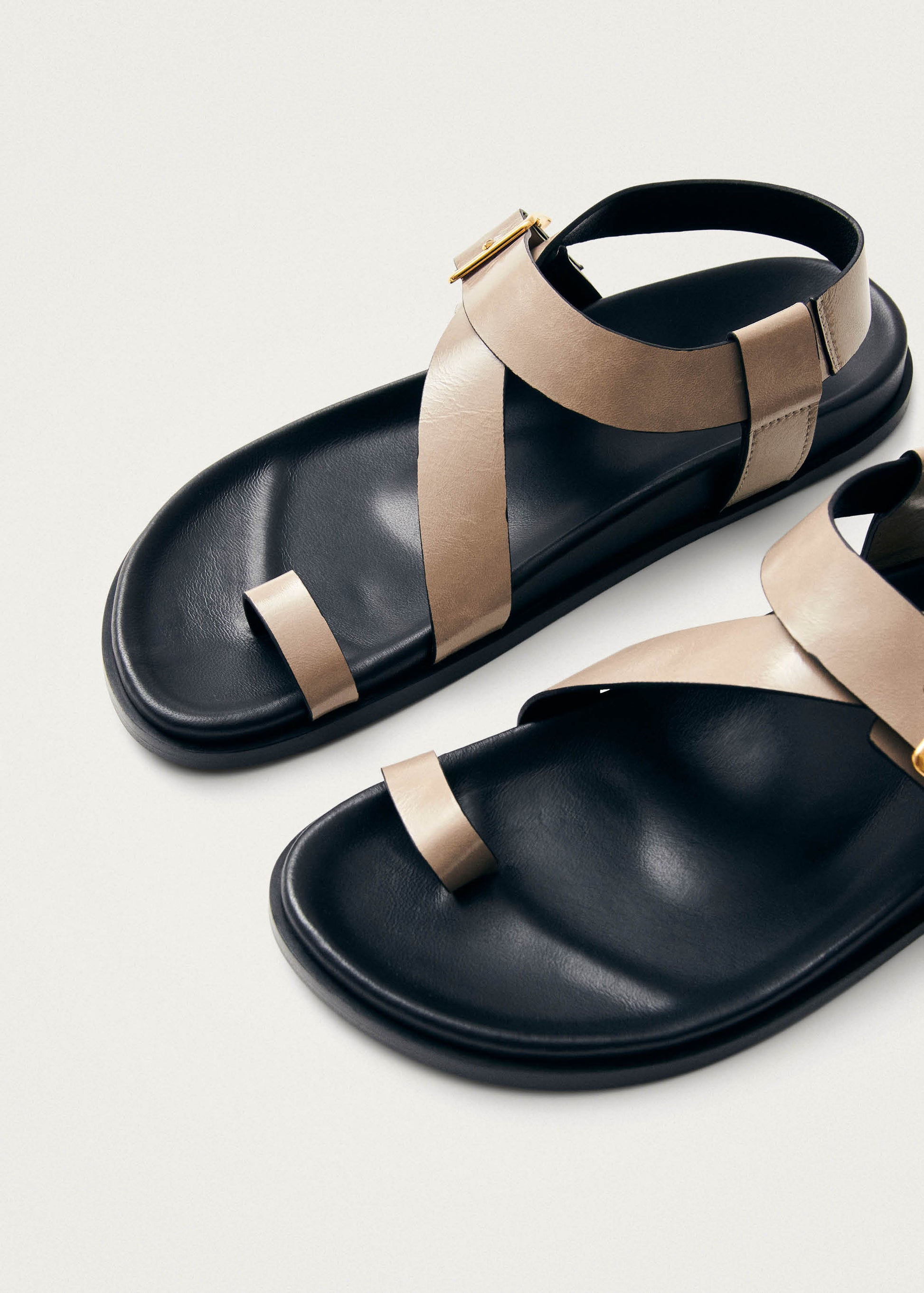 Siren Sandalias de Cuero Beige con Piedra Ónix