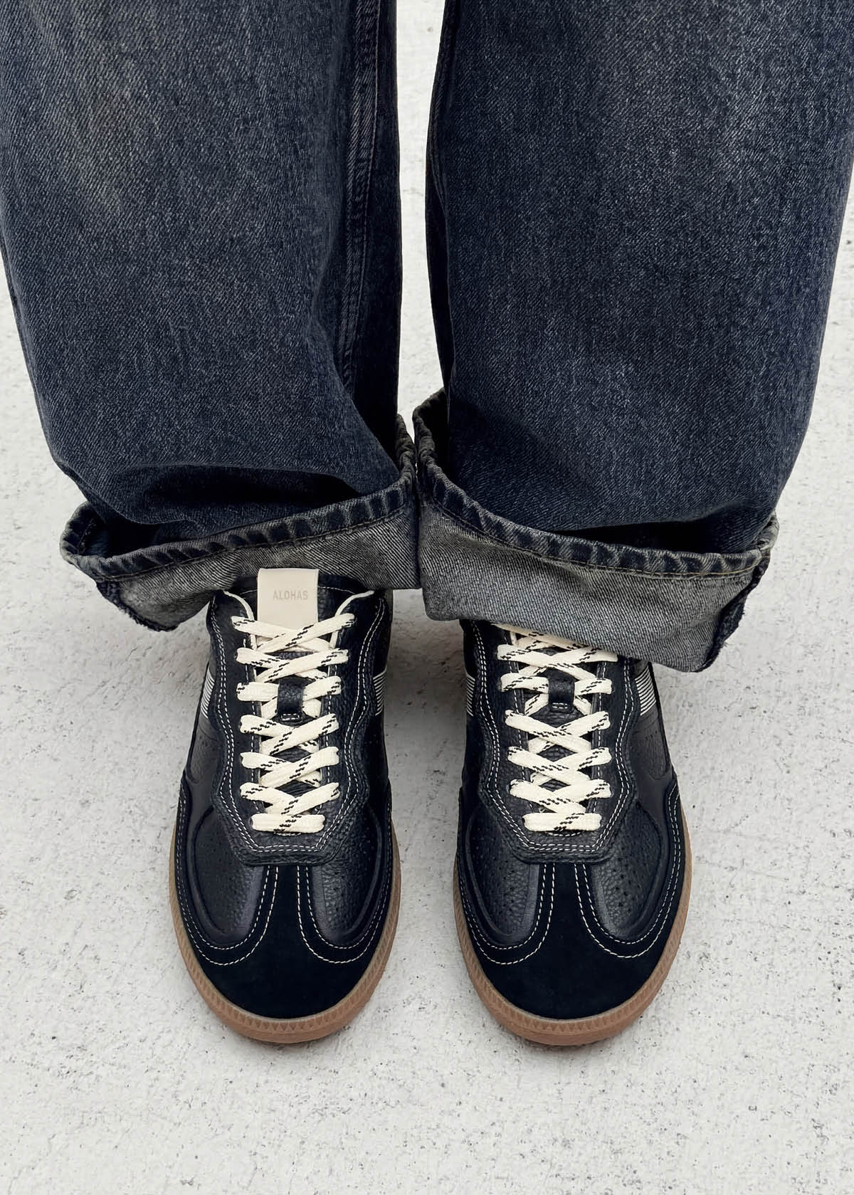 Tb.490 Baskets en Cuir Noir et Crème Grainé