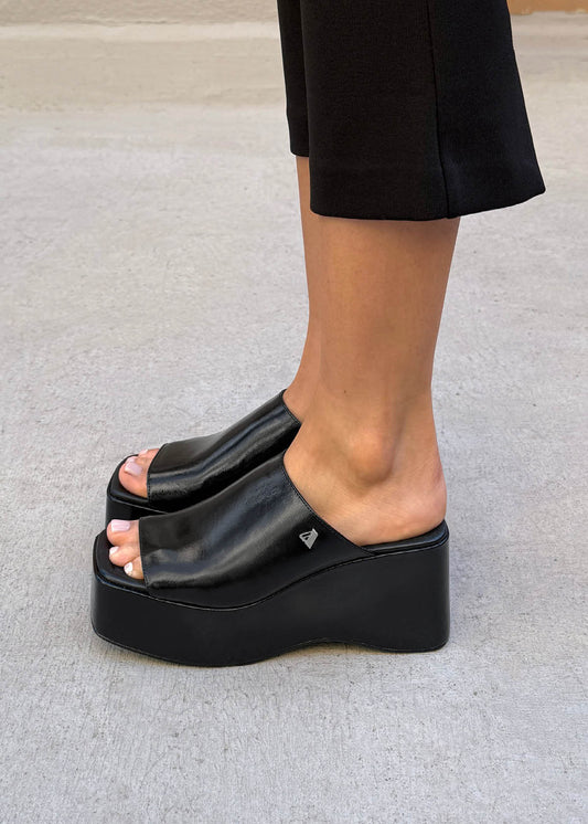 Sandalias Vale Patent de Cuero Negro-image