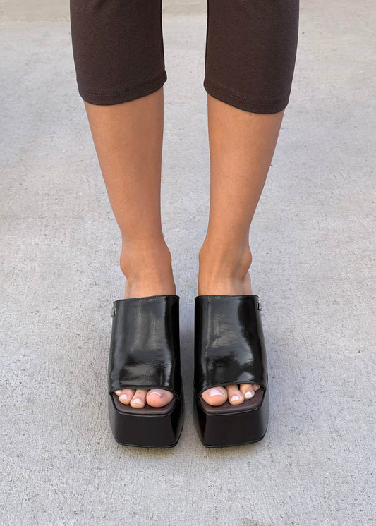 Sandalias Vale de cuero marrón patentado-image
